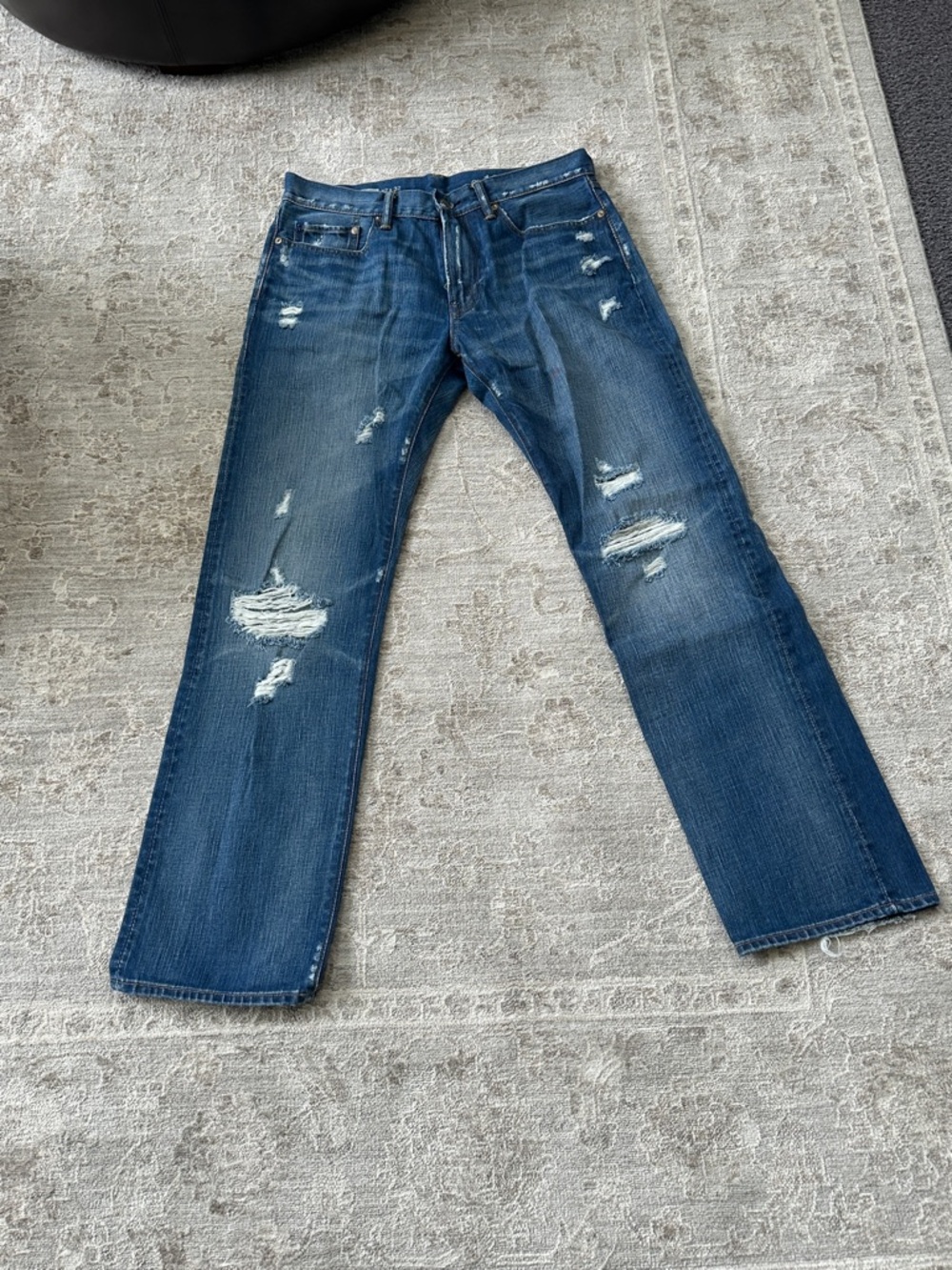 Gap 1969 Men’s size 32x32 Authentic Fit distressed jeans. 54034. Fall 2009.
